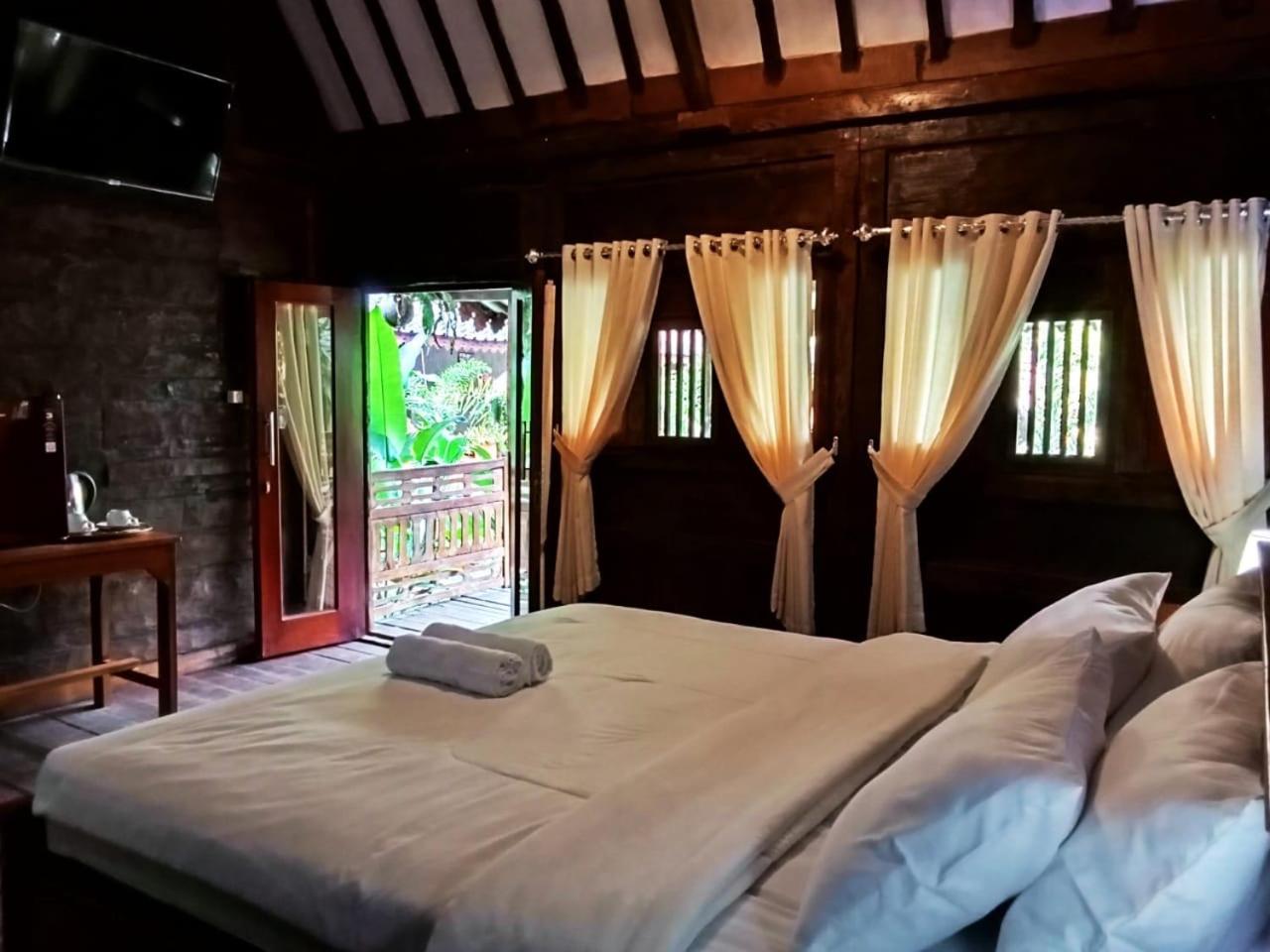 Tahlia'S Villa Sorongjukung Exterior foto